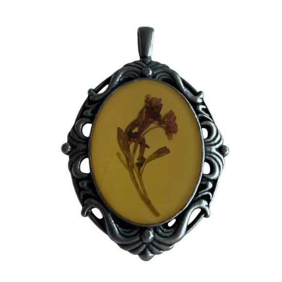 Large oval antique silver pendant with acrylic pressed flower - Picture 5 of 7